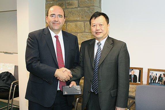 Vice-President Professor Zhang Xueli and Professor Mike Kagioglou