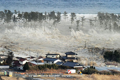 Japan tsunami wave